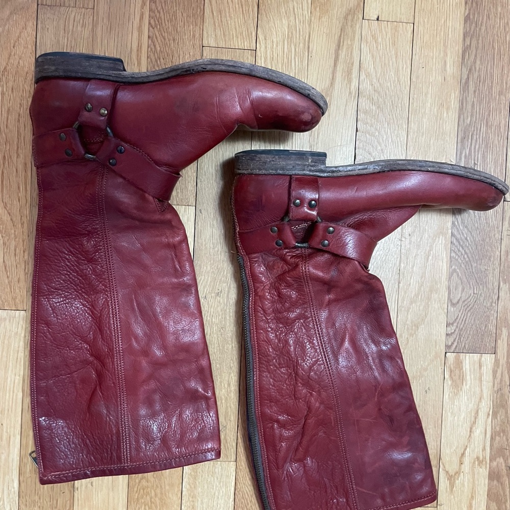 Frye Red Heeled Boots Leather Classic Design